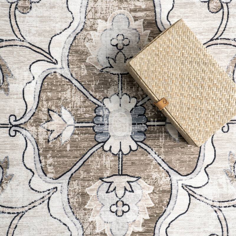 Nuloom Adair SpinClean Traditional Floral Machine Washable Area Rug