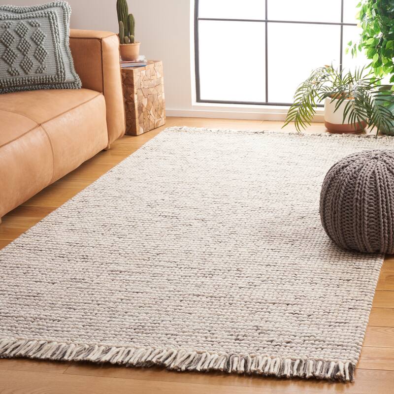 SAFAVIEH Natura Bernetta Wool Fringe Rug