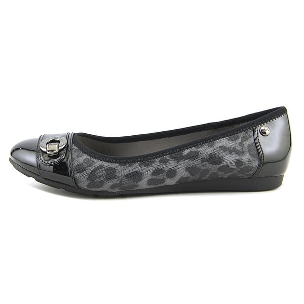anne klein gray flats