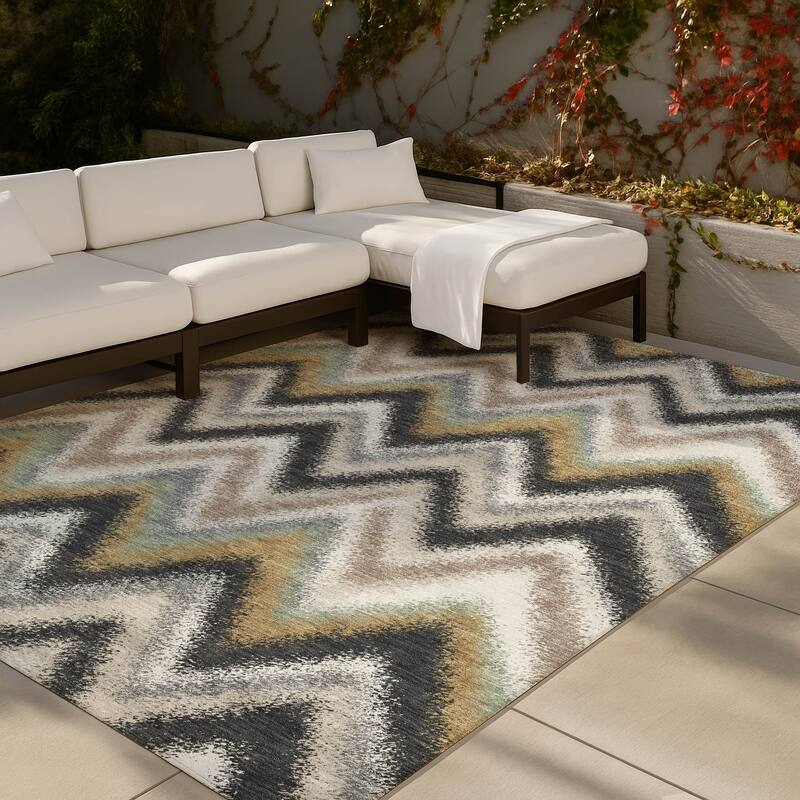 Machine Washable Indoor/ Outdoor Modern Chevron Chantille Rug
