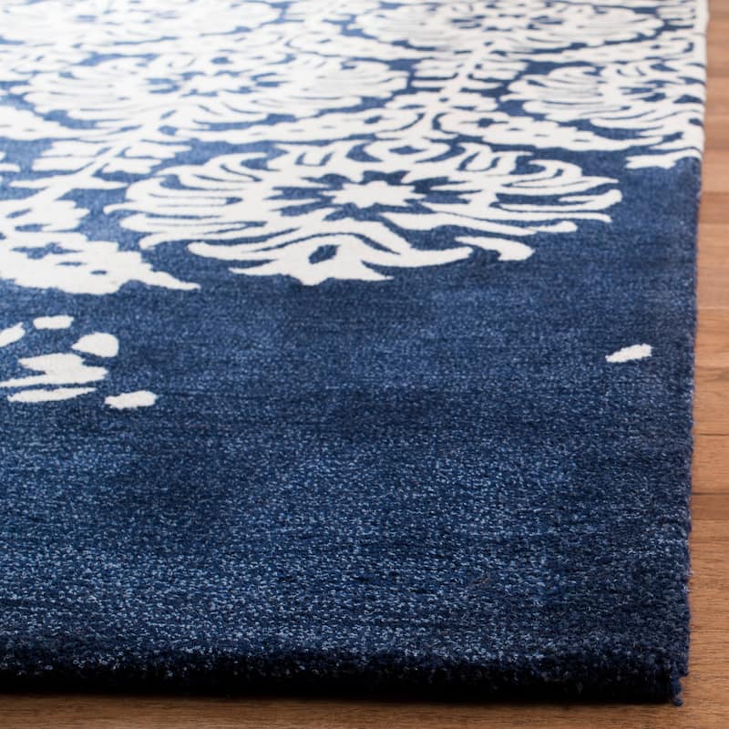 SAFAVIEH Handmade Bella Tineke Modern Floral Wool Rug