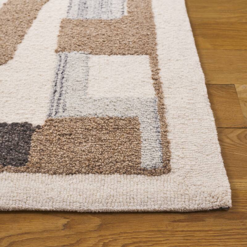 SAFAVIEH Handmade Ebony Brynhildur Wool Rug