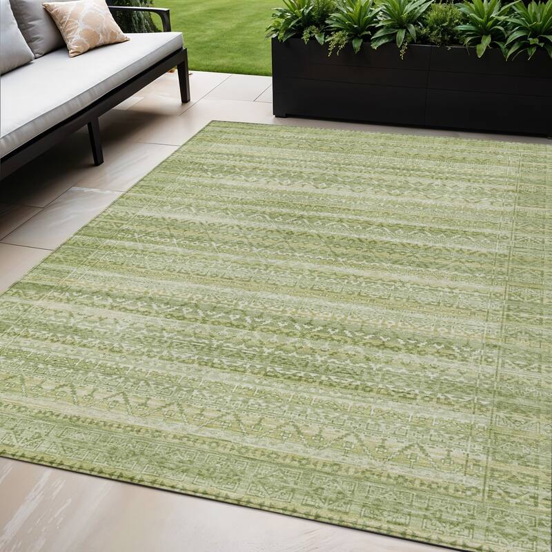 HomeRoots Striped Transitional Rectangle Outdoor Rug - 5' X 8'