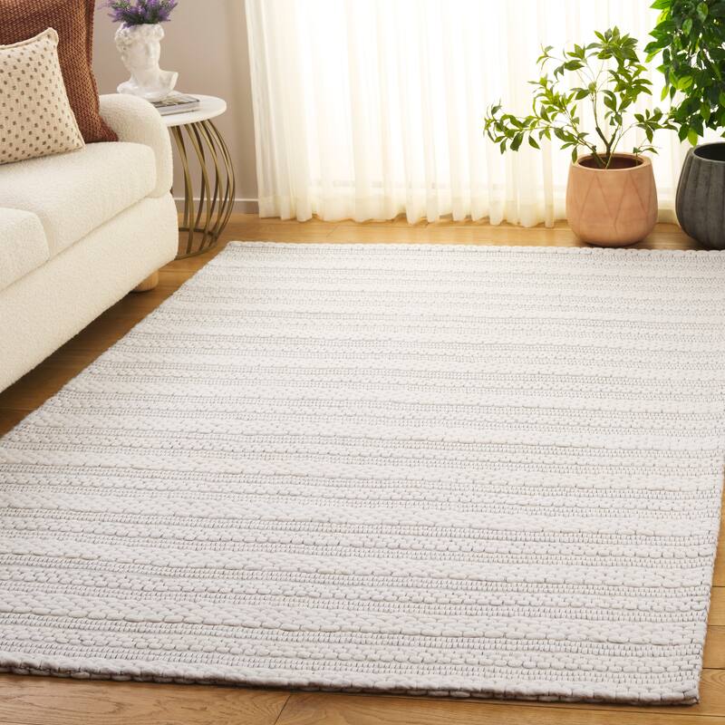 SAFAVIEH Handmade Marbella Rashada Wool Rug - Ivory - 6' x 9'
