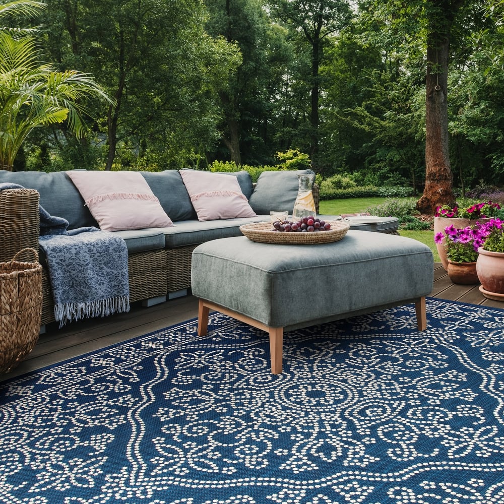 SAFAVIEH Courtyard Ersilia Indoor/ Outdoor Rug