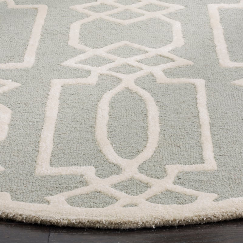 SAFAVIEH Handmade Bella Sakurako Modern Floral Wool Rug