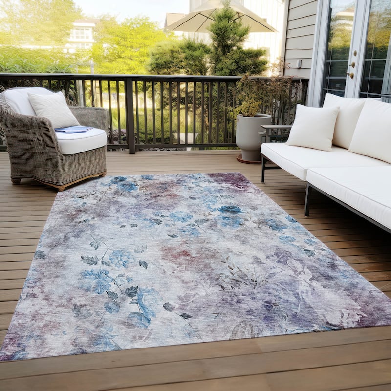 Machine Washable Indoor/ Outdoor Chantille Vanishing Floral Rug