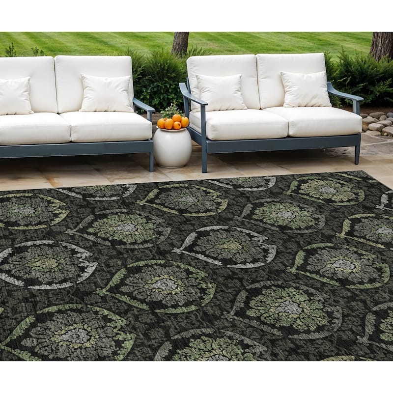 HomeRoots Medallion Transitional Rectangle Outdoor Rug - 8' X 10'