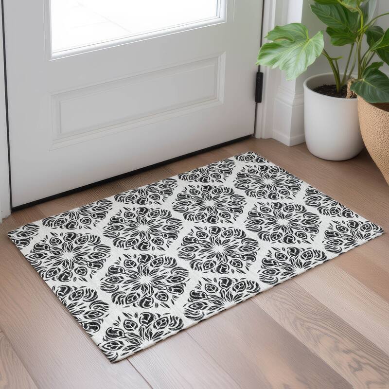 Machine Washable Indoor/ Outdoor Damask Pearl Chantille Rug