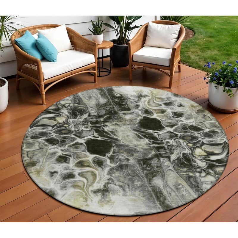 HomeRoots Abstract Transitional Rectangle Outdoor Rug - 8' Round