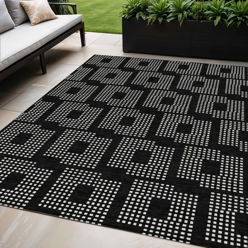 HomeRoots Geometric Transitional Rectangle Outdoor Rug - 5' X 8'