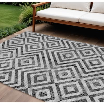 HomeRoots Geometric Transitional Rectangle Outdoor Rug