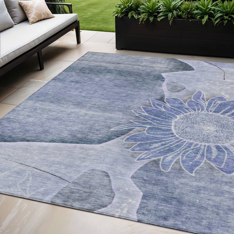 HomeRoots Floral Transitional Rectangle Outdoor Rug - 5' X 8'