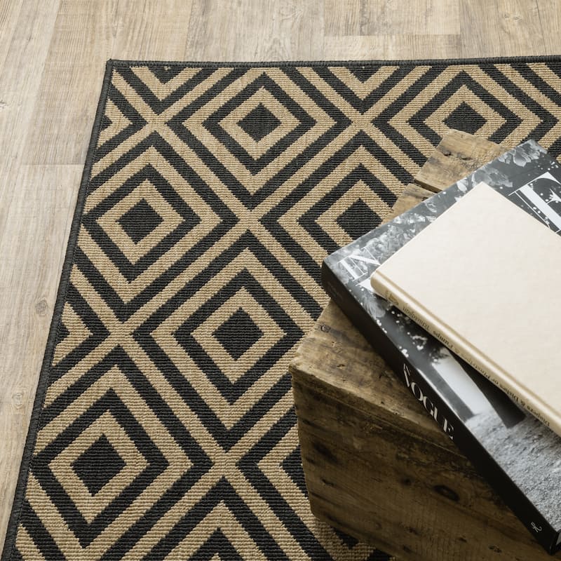 Vista Home Malta Black/Tan Diamond Indoor-Outdoor Rug.