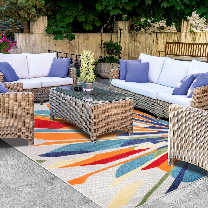 Superior Geometric Abstract Indoor Outdoor Runner or Area Rug - 7' 10" x 9' 10"