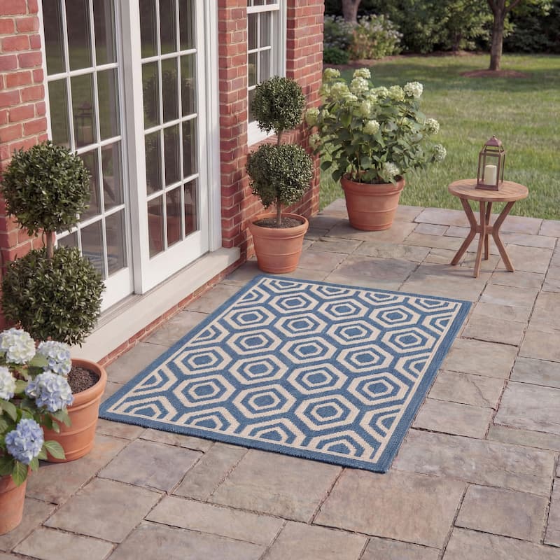 SAFAVIEH Courtyard Carolee Indoor/ Outdoor Patio Backyard Rug