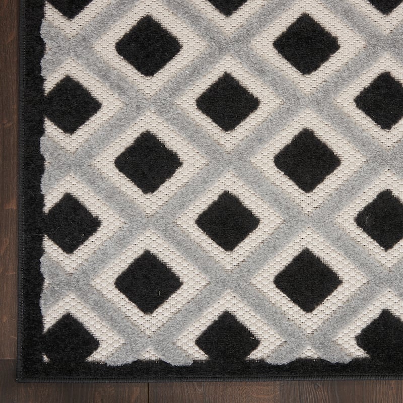 Nourison Aloha Indoor/Outdoor Modern Geometric Diamond Area Rug