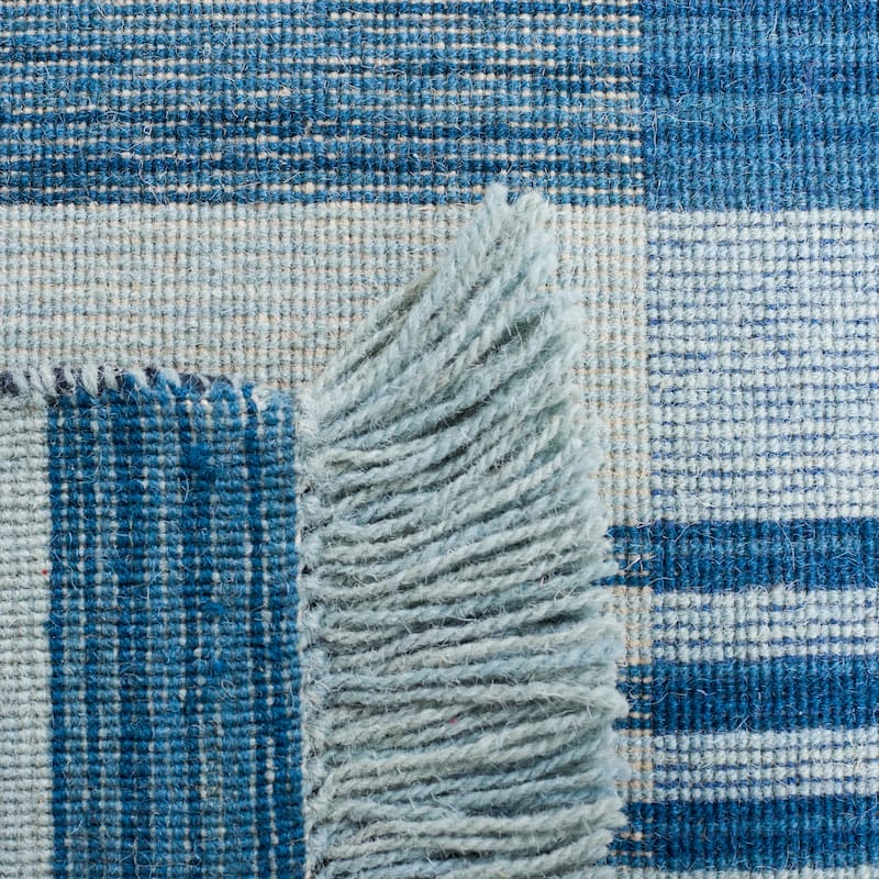 SAFAVIEH Striped Kilim Siofra Wool Fringe Rug