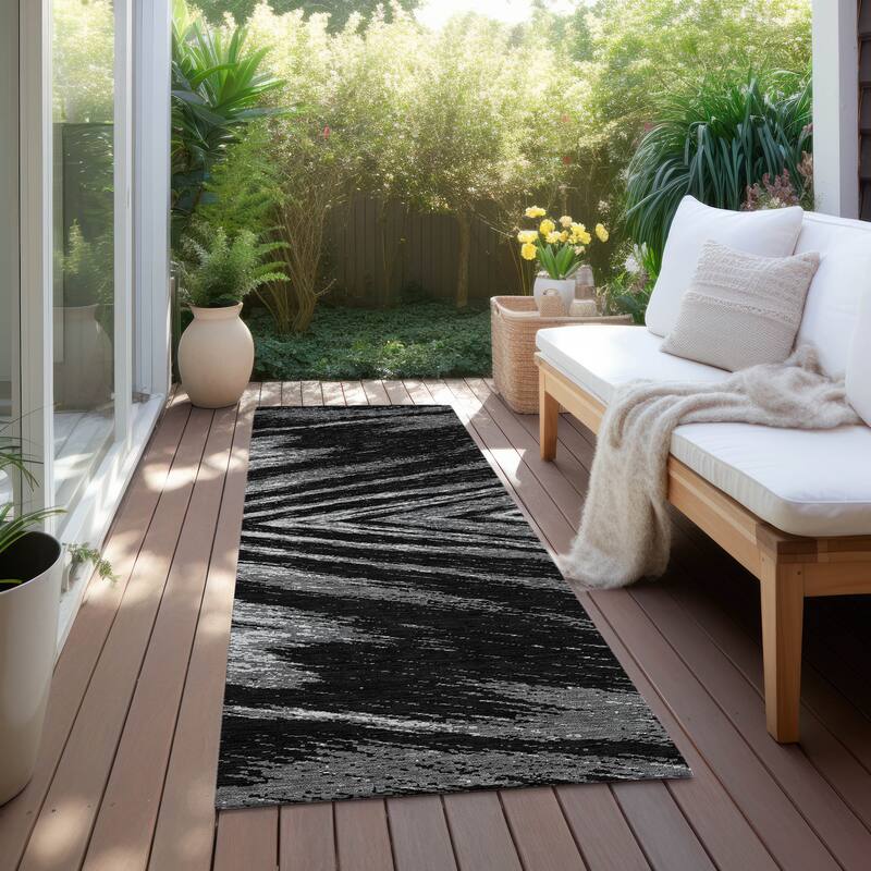 Machine Washable Indoor/ Outdoor Chantille Modern Chevron Rug - Black - 2'3" x 7'6"