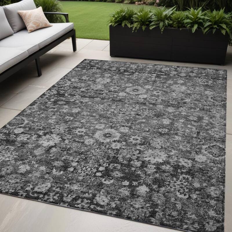 HomeRoots Oriental Traditional Rectangle Outdoor Rug - 5' X 8'