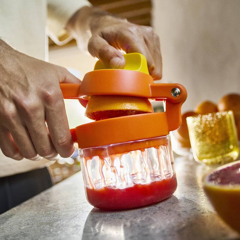 JuiceMax Plus Dual-action Citrus Press with Measuring Cup