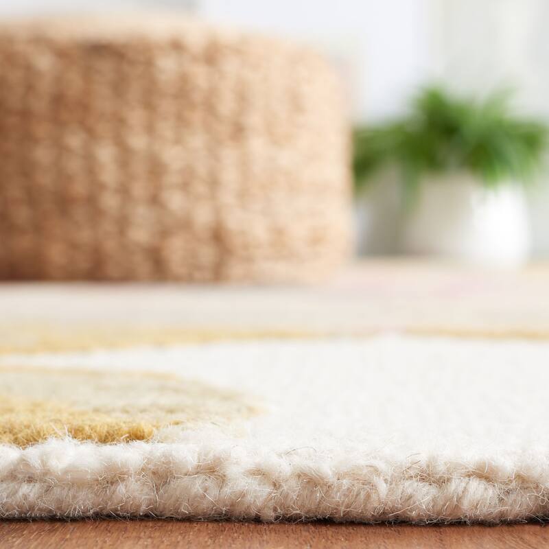 SAFAVIEH Handmade Blossom Brechta Contemporary Wool Rug