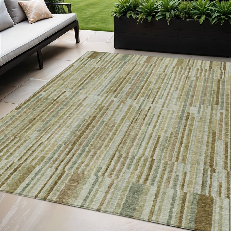 HomeRoots Striped Transitional Rectangle Outdoor Rug - 5' X 8'