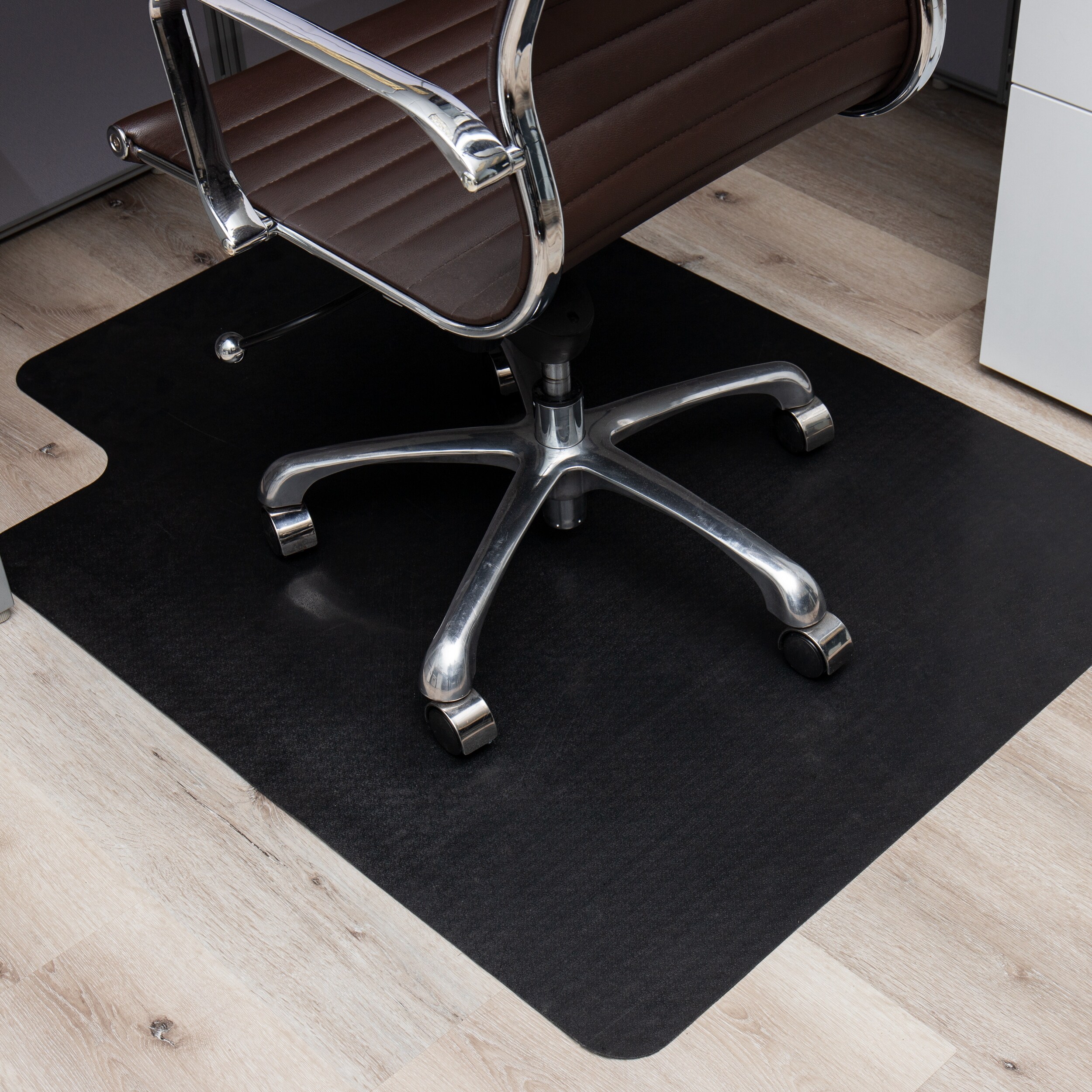 https://ak1.ostkcdn.com/images/products/is/images/direct/fa6890d257ae374ae25add57a0fa160577baaff8/Mind-Reader-9-to-5-Collection-Office-Chair-Mat-48-x-36%2C-PVC.jpg