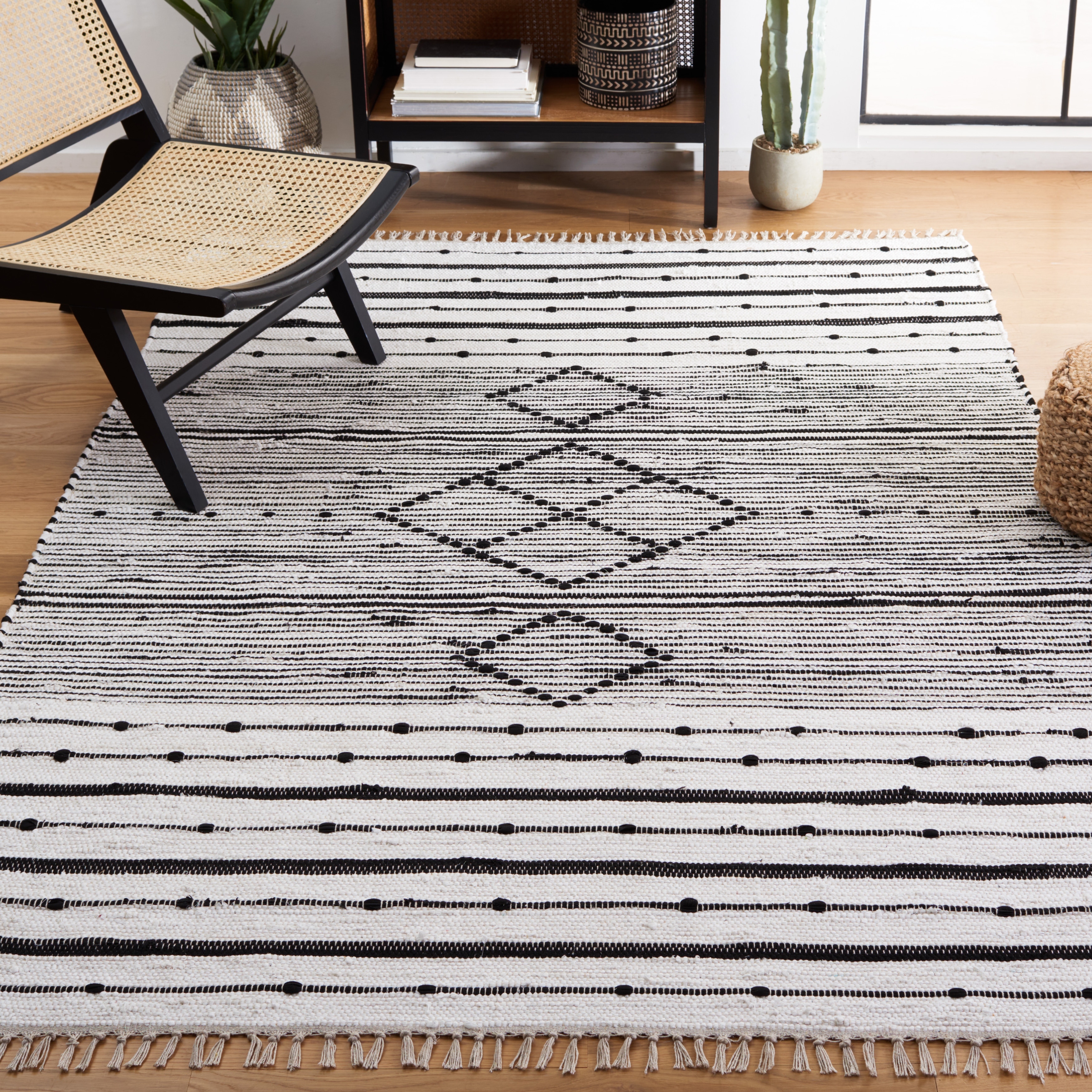 SAFAVIEH Handmade Striped Kilim Yuzu Transitional Rug