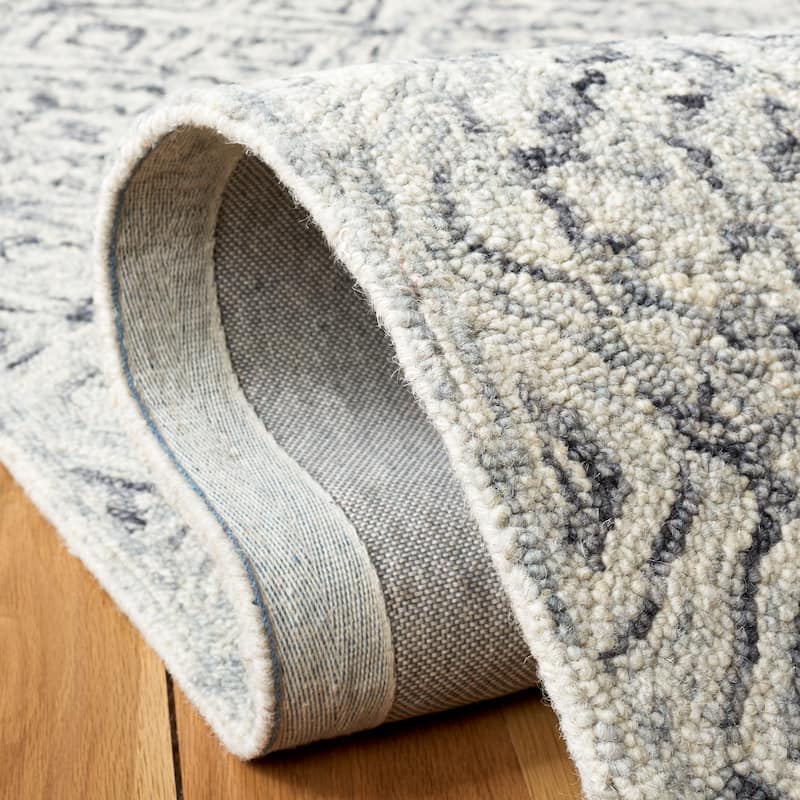 SAFAVIEH Handmade Micro-Loop Laszlone Wool Rug