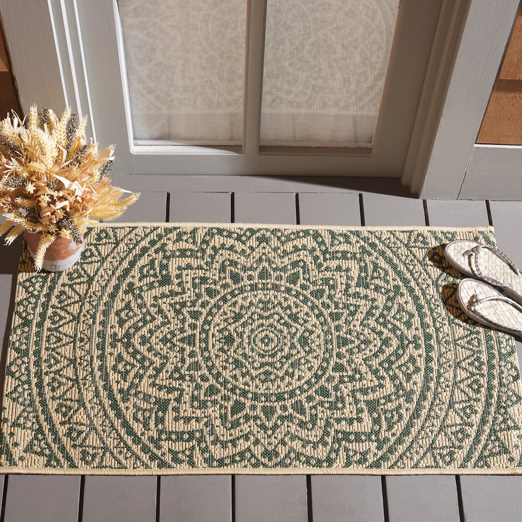 SAFAVIEH Courtyard Jantsje Indoor/ Outdoor Waterproof Patio Backyard Rug