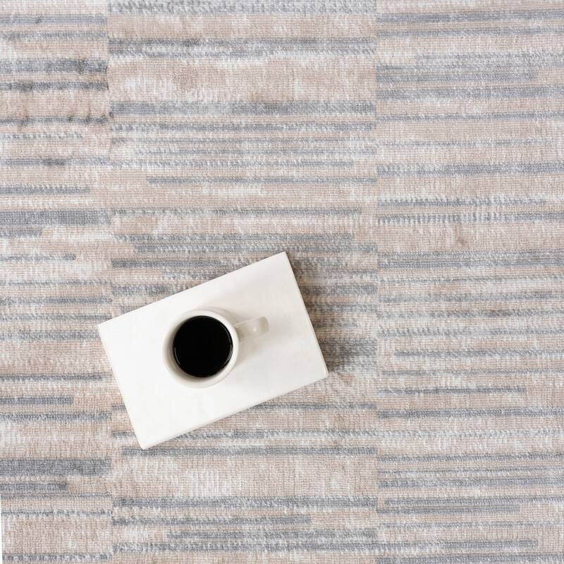 Nuloom Nidhi Traditional Striped Area Rug