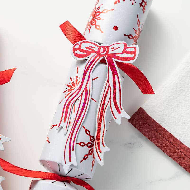 Glitzhome 12 Pack Christmas Snowflake with Bow Party Cracker with Gift Contents