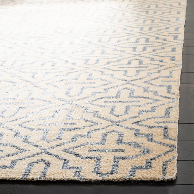 SAFAVIEH Hand-knotted Stone Wash Nellina Modern Wool Rug