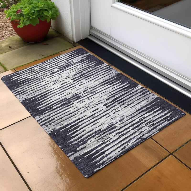 Machine Washable Indoor/ Outdoor Chantille Abstract Ombre Rug - Black - 1'8" x 2'6"