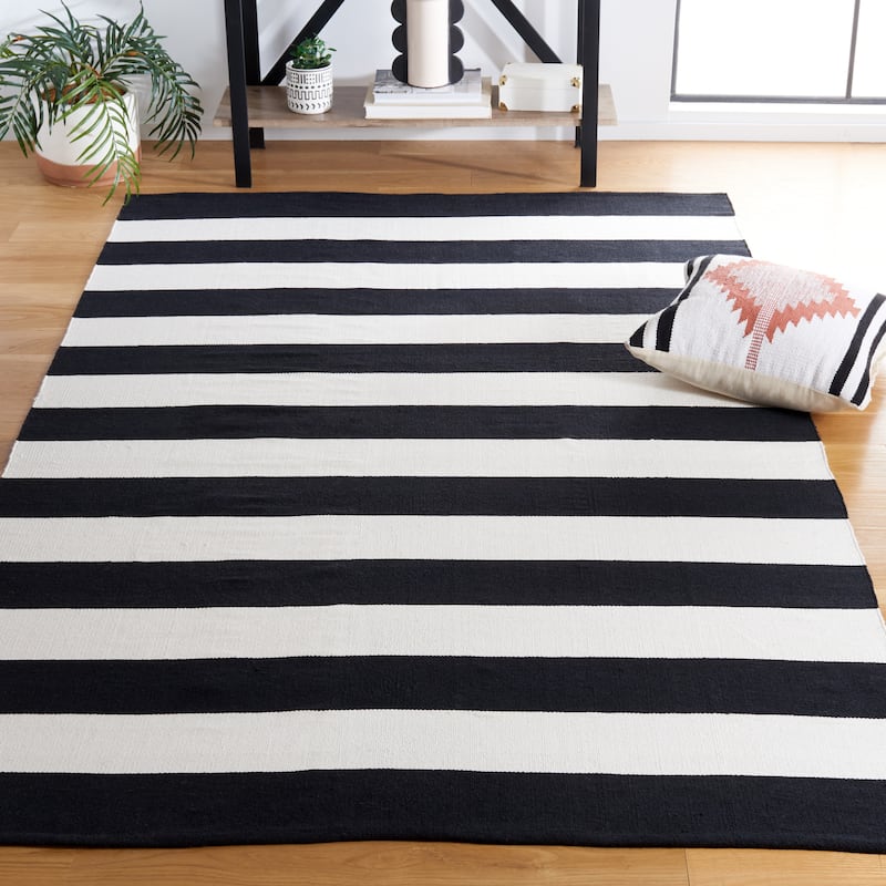SAFAVIEH Handmade Montauk Geltrude Stripe Cotton Flatweave Rug - 4' x 6' - Black/Ivory