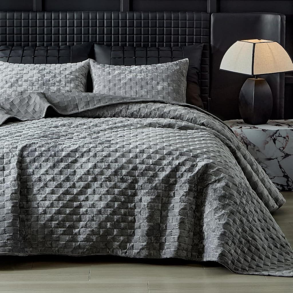 Zera MJ Grey Velvet Quilt Set with Pillowcase
