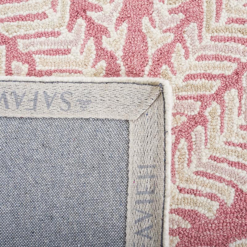 SAFAVIEH Handmade Capri Ilianka Wool Rug