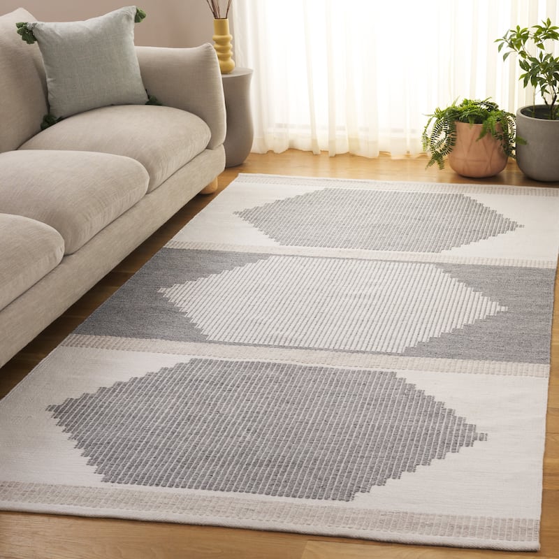 SAFAVIEH Handmade Kilim Ozlem Boho Rug - Light Grey/Ivory - 6' x 9'