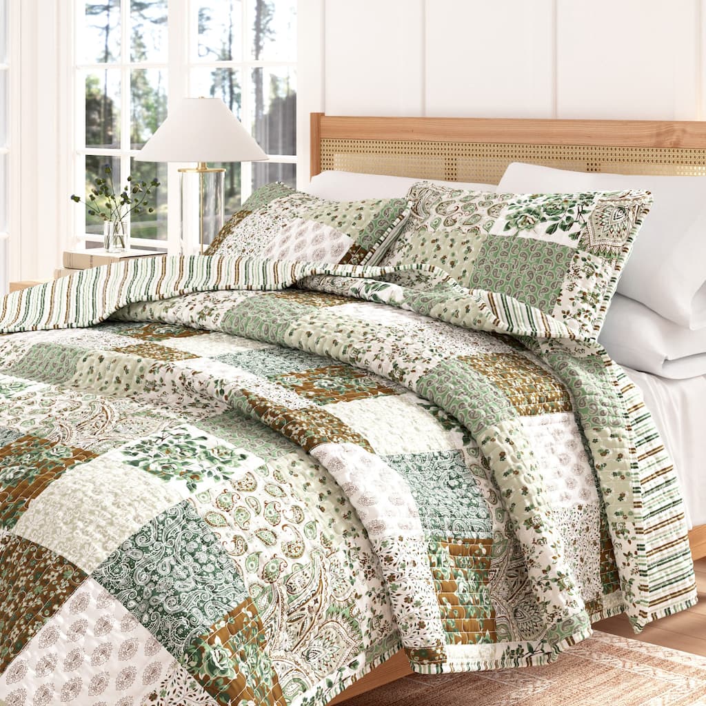 Linery & Co. All Season 3 Piece Floral Stitched Quilt Set with Shams