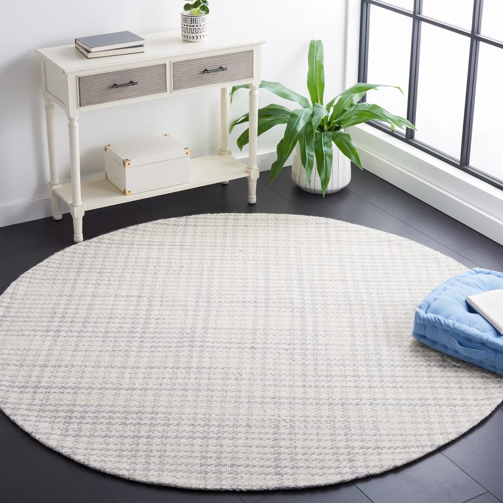 SAFAVIEH, Handmade Marbella Nahed Wool Rug