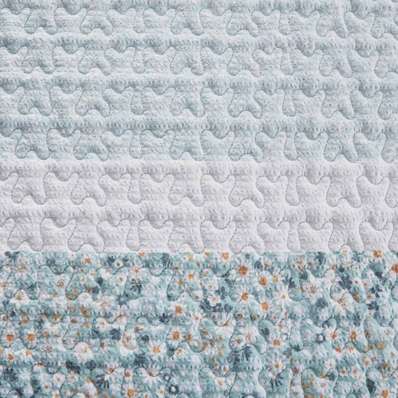Madison Park Evian 4 Piece Seersucker Quilt Set with Throw Pillow