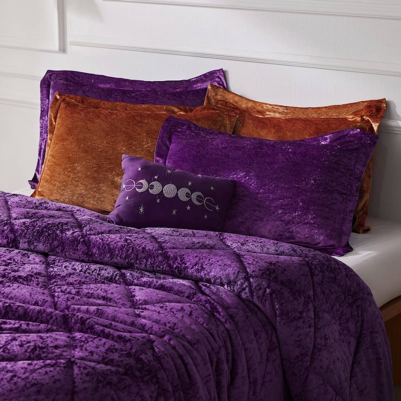 Intelligent Design Isabel Velvet Duvet Cover Set (Insert Excluded)