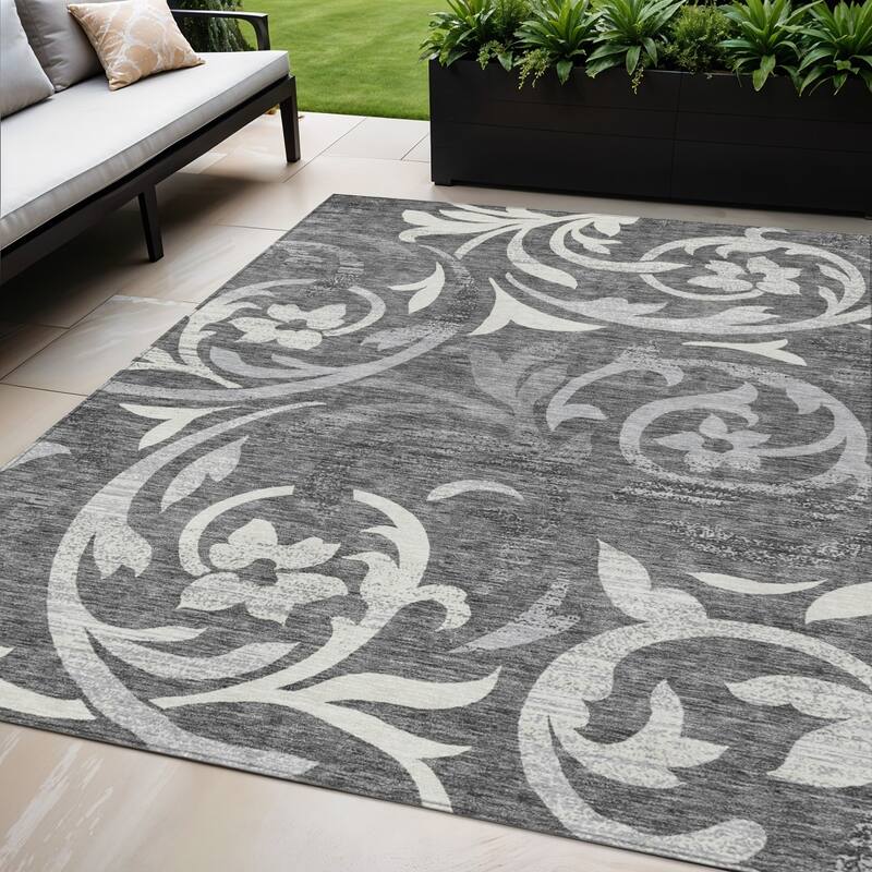 HomeRoots Floral Transitional Rectangle Outdoor Rug - 5' X 8'