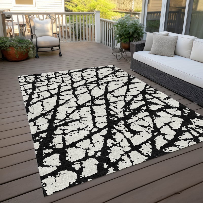 Machine Washable Indoor/ Outdoor Abstract Contemporary Chantille Rug - Black - 2'6" x 3'10"