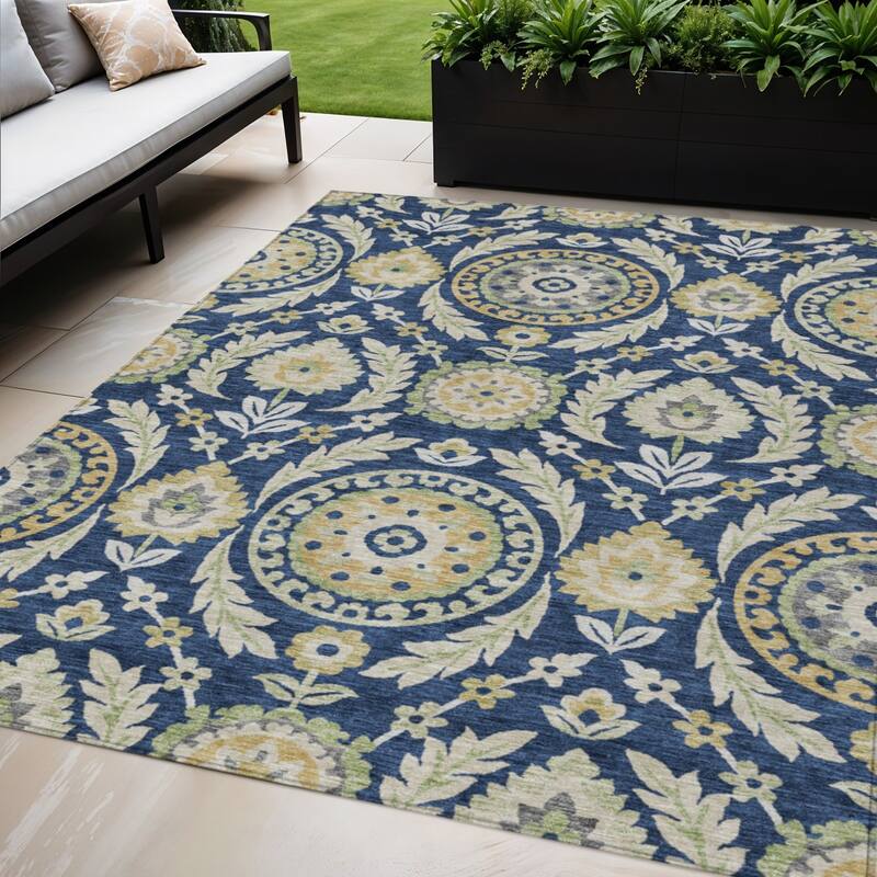 HomeRoots Floral Transitional Rectangle Outdoor Rug - 5' X 8'