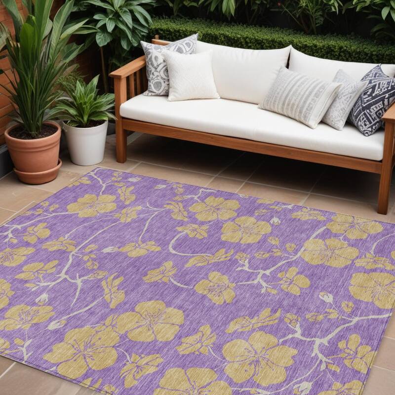 HomeRoots Floral Transitional Rectangle Outdoor Rug - 10' X 14'