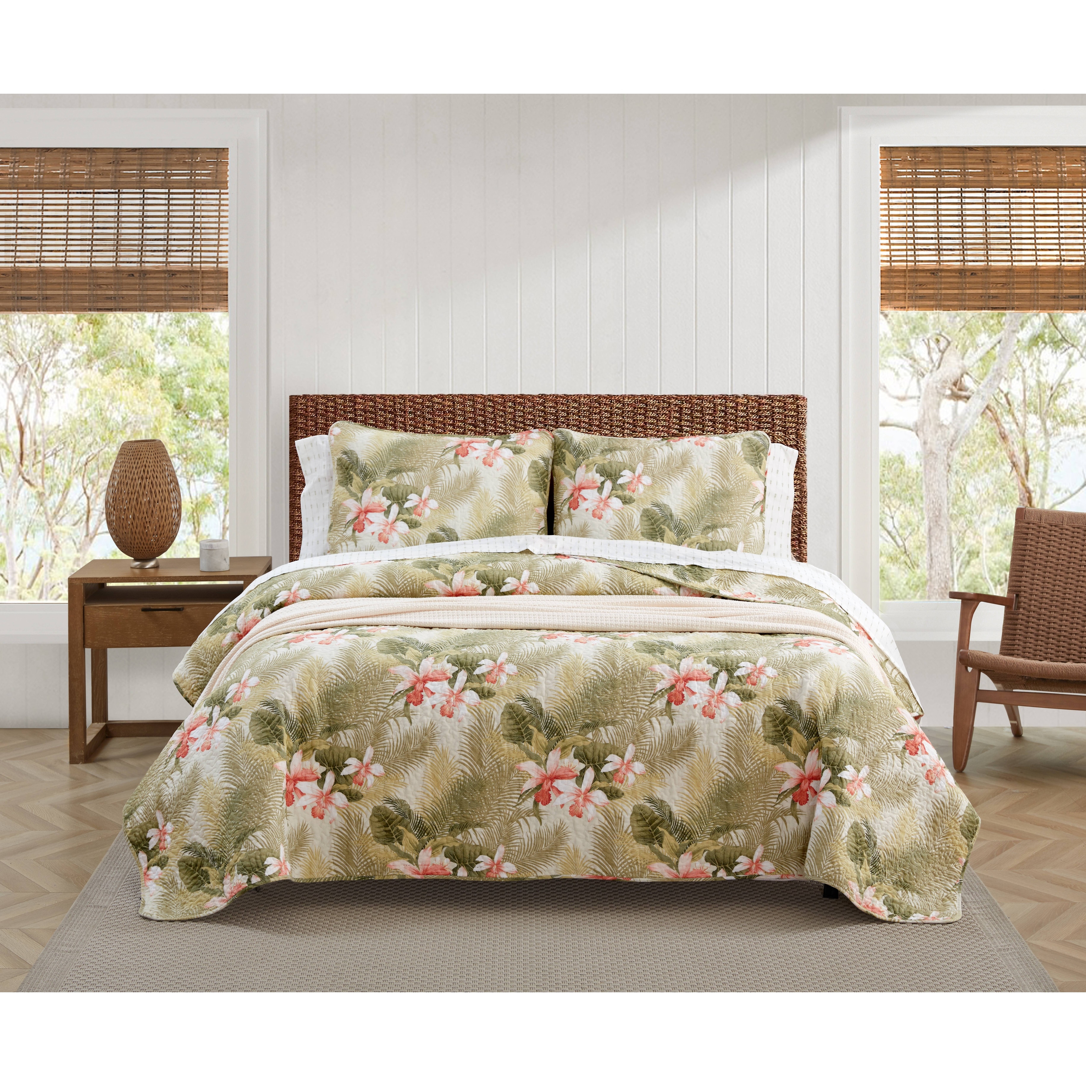 https://ak1.ostkcdn.com/images/products/is/images/direct/fabf9fac708e034d97f6566b6d9afa474d7dcb99/Tommy-Bahama-Tropical-Orchid-Green-Cotton-Reversible-Quilt-Set.jpg