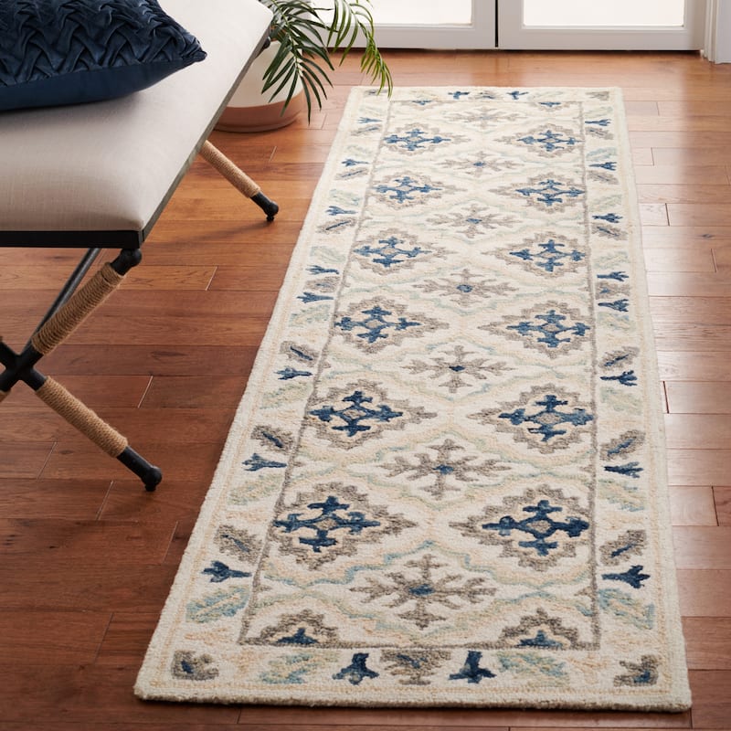 SAFAVIEH Handmade Aspen Nabiha Boho Wool Rug