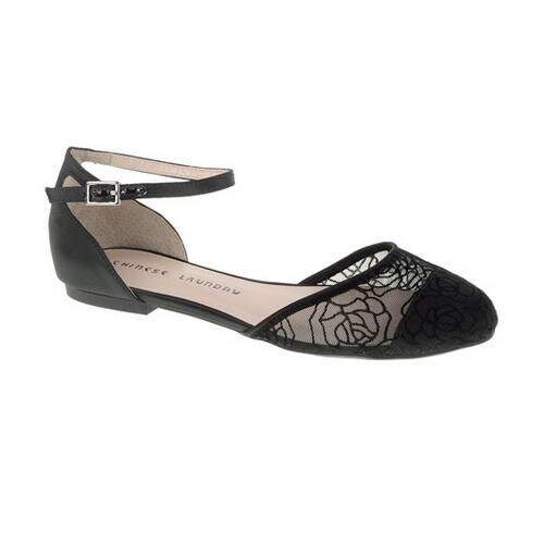 Chinese Laundry Women's Outlast Flats Sandals
